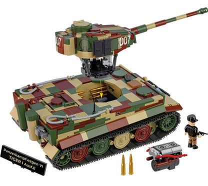 Executive Edition Panzerkampfwagen VI Tiger Ausf. E. tank brick model - COBI 2587 - 1207 bricks